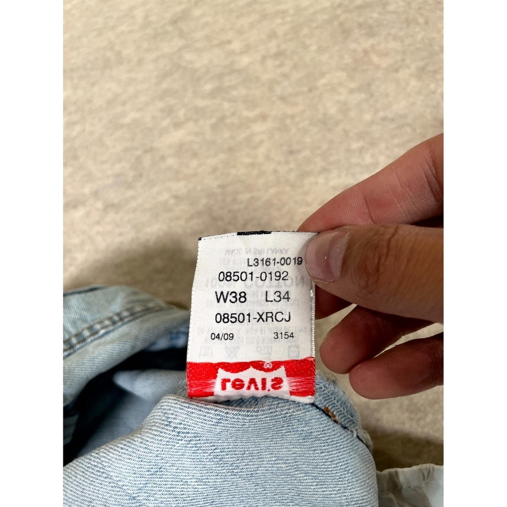 Levis 501 Original Fit Jeans Mens 38x34 Blue Denim Cotton High Rise Light Wash - Picture 5 of 16